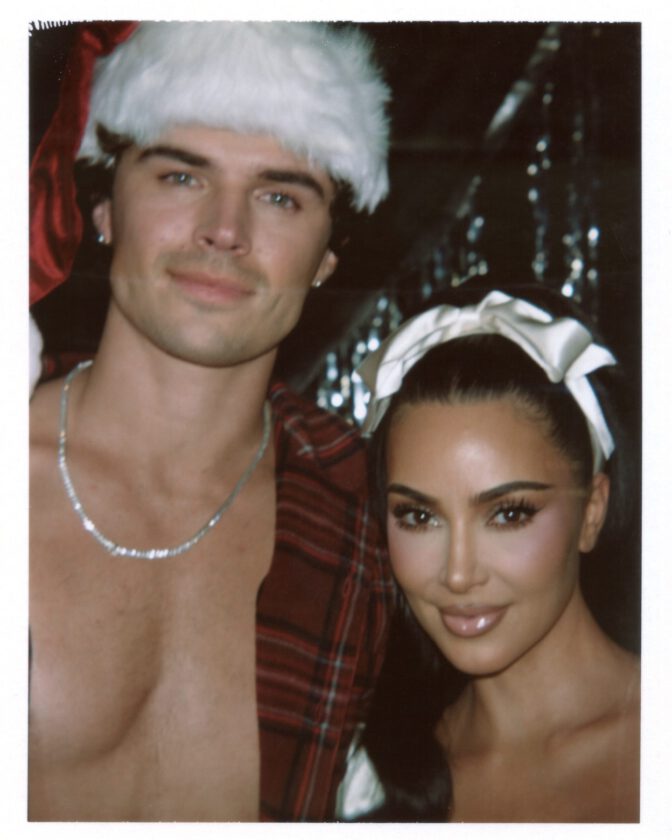 Kim Kardashian Sexy Christmas Cleavage Curves Fur Dress