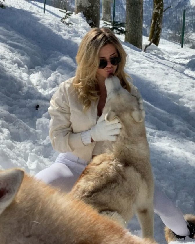 Nata Lee Booty Tight White Pants Sexy Snow Photoshoot