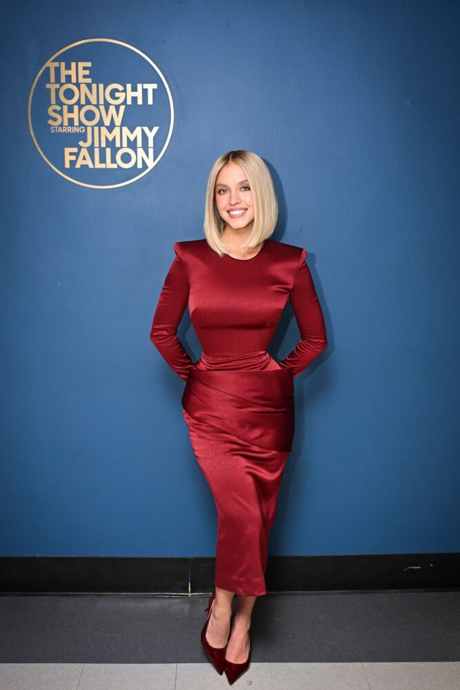 Sydney Sweeney Tight Red Dress Tonight Show Curves