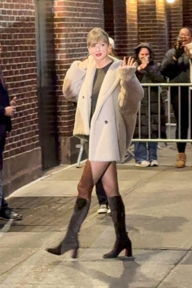Taylor Swift Sexy Legs Mini Skirt Strapless Dress Late Show Nyc