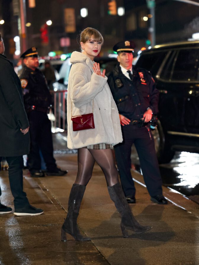 Taylor Swift Sexy Legs Mini Skirt Strapless Dress Late Show Nyc