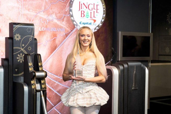 Zara Larsson Empire State Building Leggy Mini Skirt