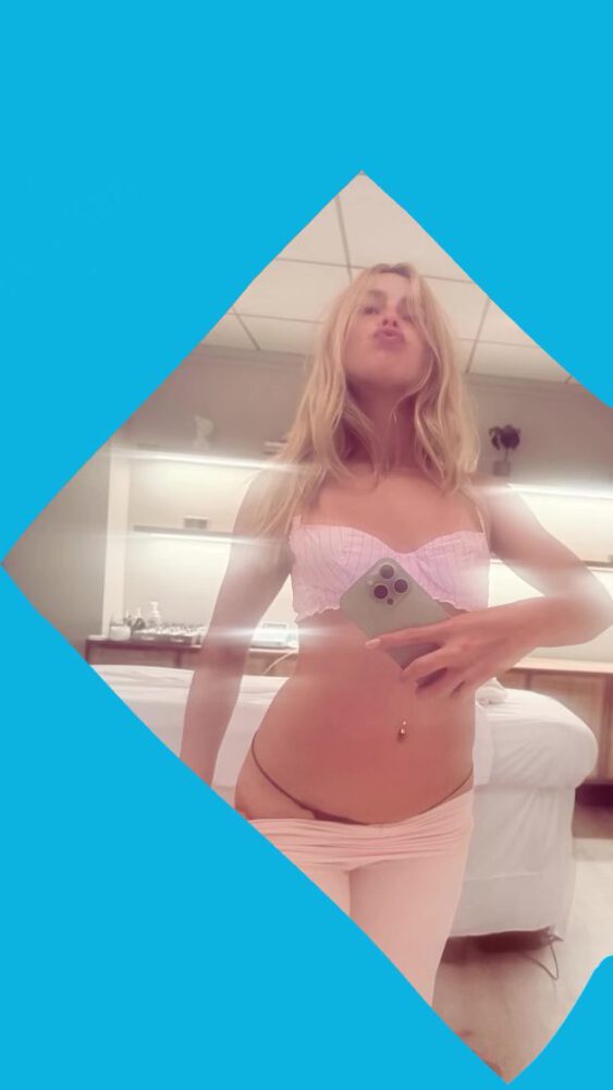 Addison Rae Sexy Thong Peek