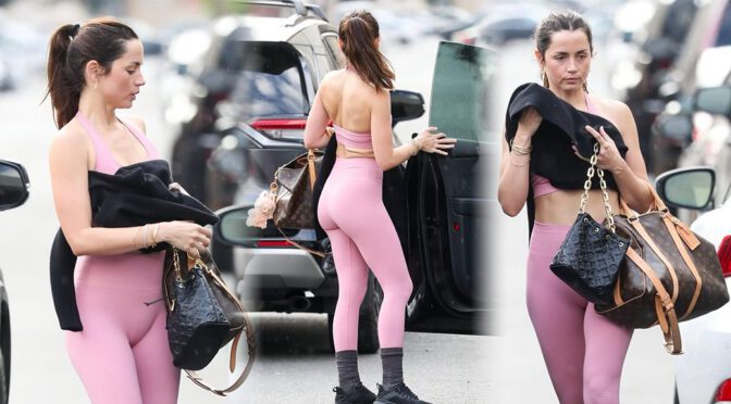 Ana de Armas Pink Leggings: Booty and Cleavage Post-Gym