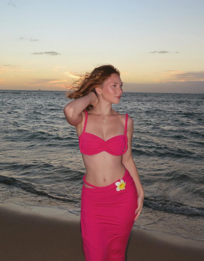 Lily Brooks Obriant Busty Bikini Maui