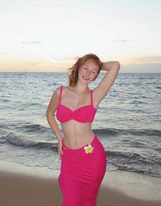 Lily Brooks Obriant Busty Bikini Maui