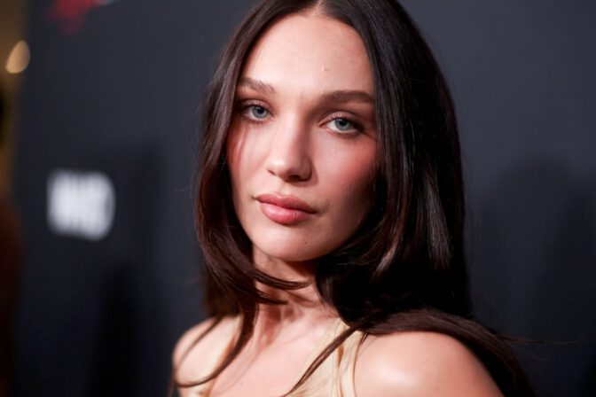 Maddie Ziegler Braless Gold Dress Wwd Awards