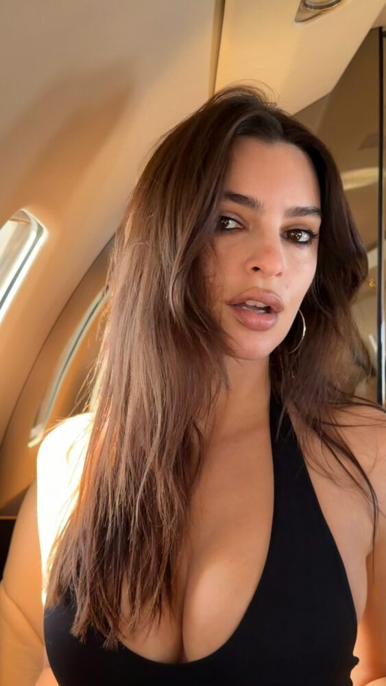 Emily Ratjkowski Big Boobs Cleavage