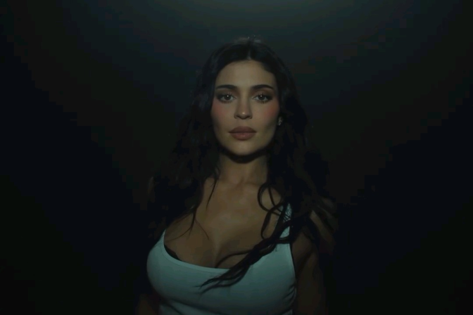 Kylie Jenner Boobs Cleavage