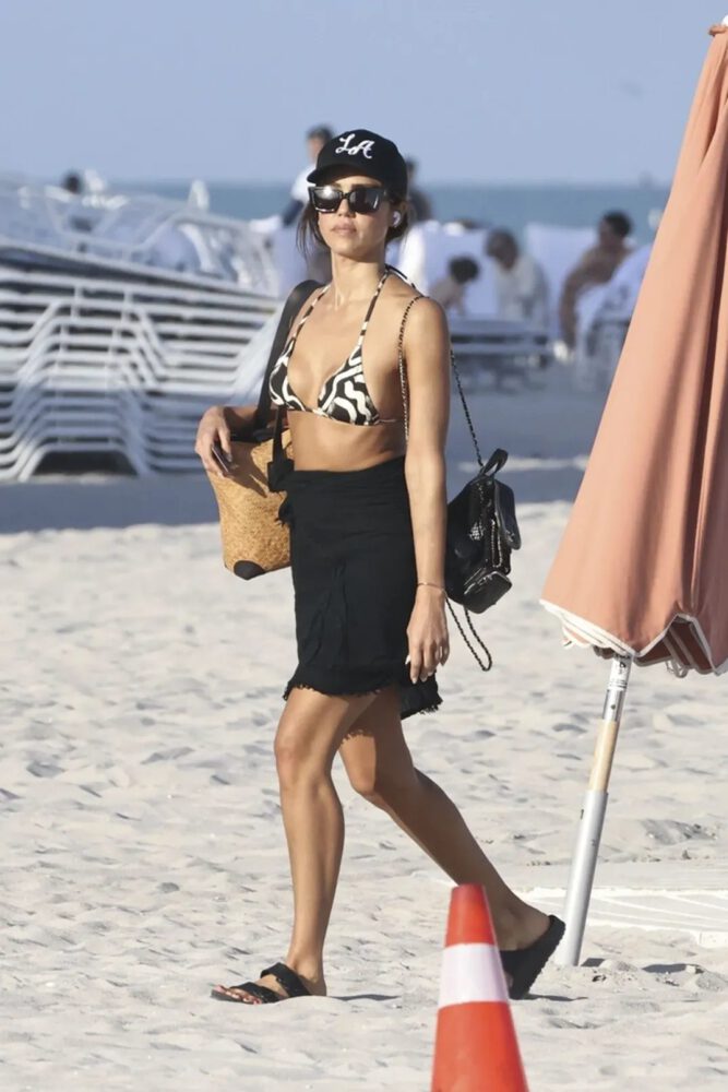 Jessica Alba Thong String Bikini Miami Ass Cleavage Hot