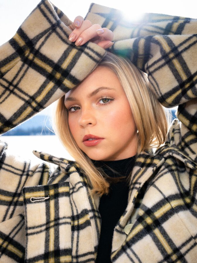 Jordyn Jones Modeliste Fur Coat Cleavage Tease
