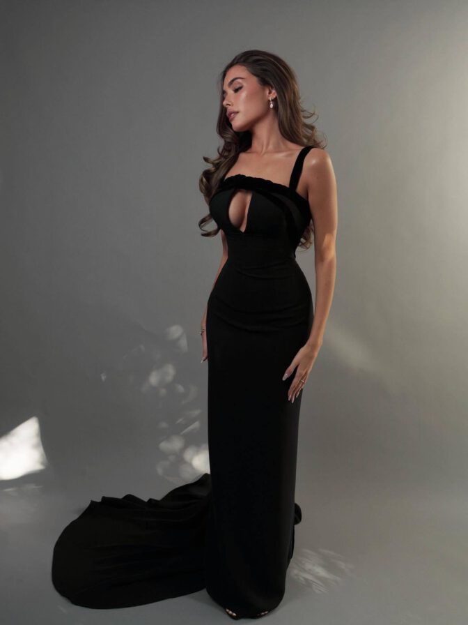 Madison Beer Deep Cleavage Black Gown Grammys