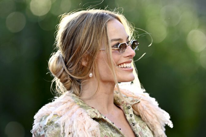 Margot Robbie Wuthering Heights Photocall Red Garters Cleavage