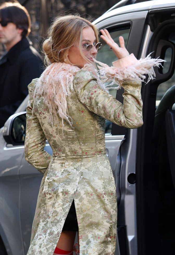 Margot Robbie Wuthering Heights Photocall Red Garters Cleavage