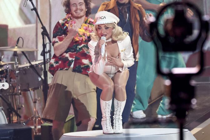 Sabrina Carpenter Grammys Sexy Pilot Outfit