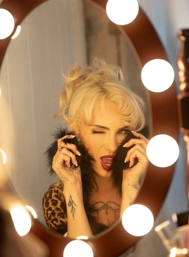 Shia Snow Open Leopard Robe Thong Flash Finger Suck