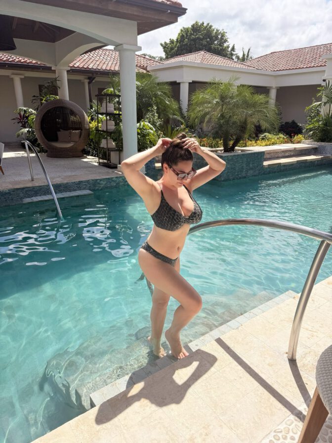 Kelly Brook Big Boobs Bikini