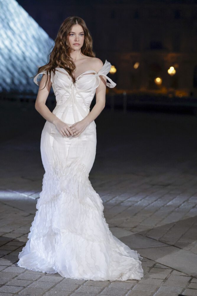 Barbara Palvin Hot Cleavage Ribbon Gown Paris Fashion Week Louvre