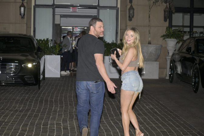 Courtney Stodden Sexy Curves Cleavage Denim Shorts