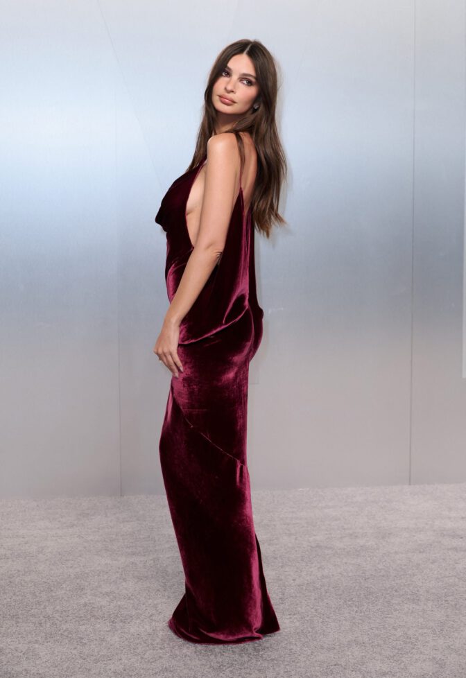 Emily Ratajkowski Cleavage Vanity Fair Oscars Velvet Dress