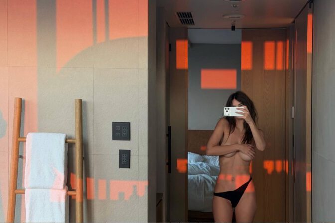 Emily Ratajkowski Topless Sexy Selfie