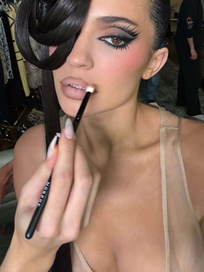 Kylie Jenner Puss Puss Bts Bra Cleavage Sexy