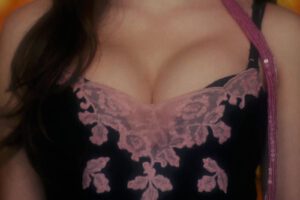 Sabrina Carpenter Lesbian Eroticism House Tour Video Margaret Qualley Madelyn Cline