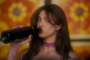 Sabrina Carpenter Lesbian Eroticism House Tour Video Margaret Qualley Madelyn Cline