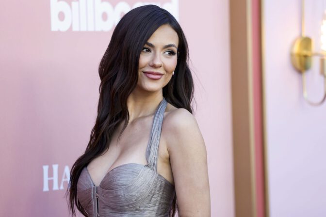 Victoria Justice Cleavage Silver Gown Billboard Women In Music
