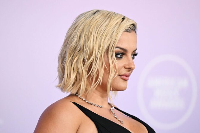 Bebe Rexha Curvy Body Cleavage Tight Corset Amas