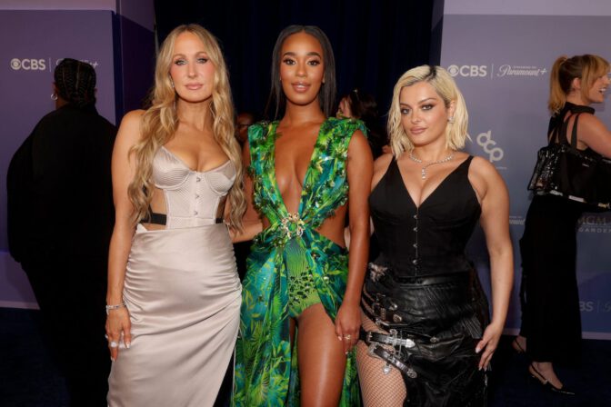 Bebe Rexha Curvy Body Cleavage Tight Corset Amas