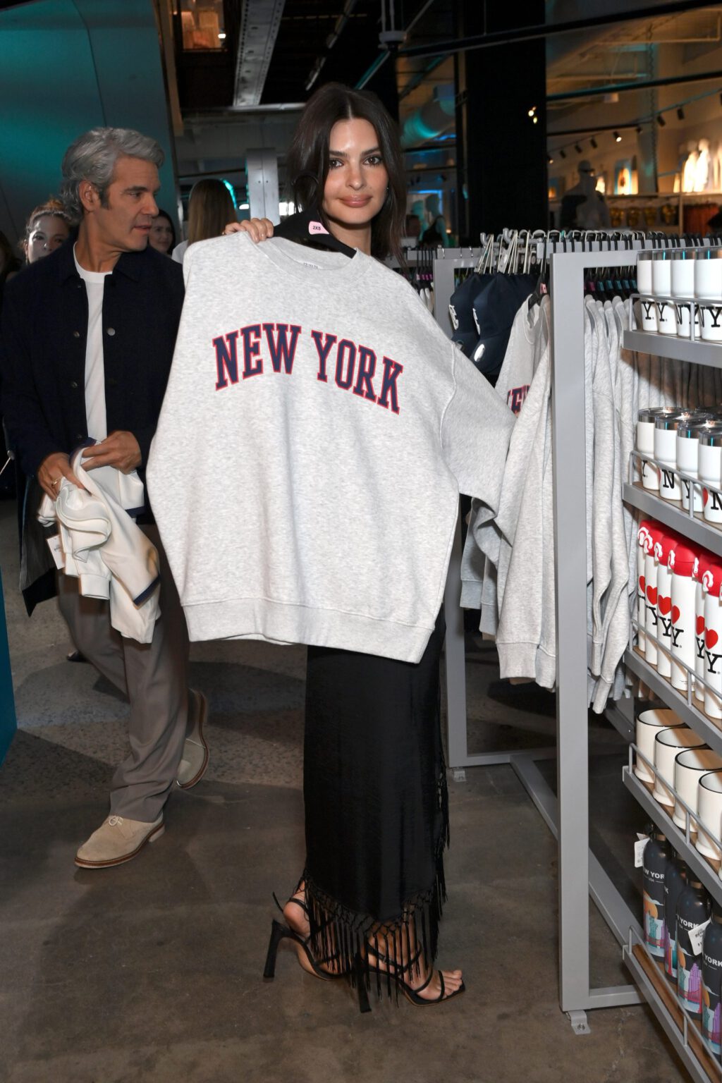 Emily Ratajkowski Busty White Crop Top Primark Nyc Launch - Hot Celebs Home