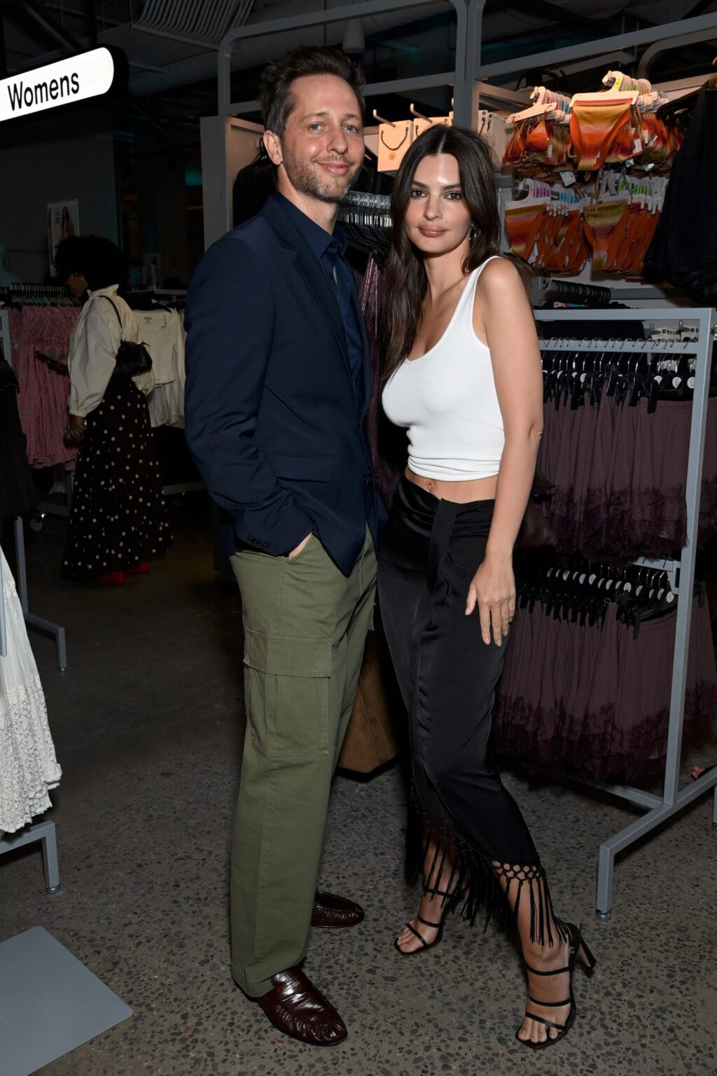 Emily Ratajkowski Busty White Crop Top Primark Nyc Launch - Hot Celebs Home