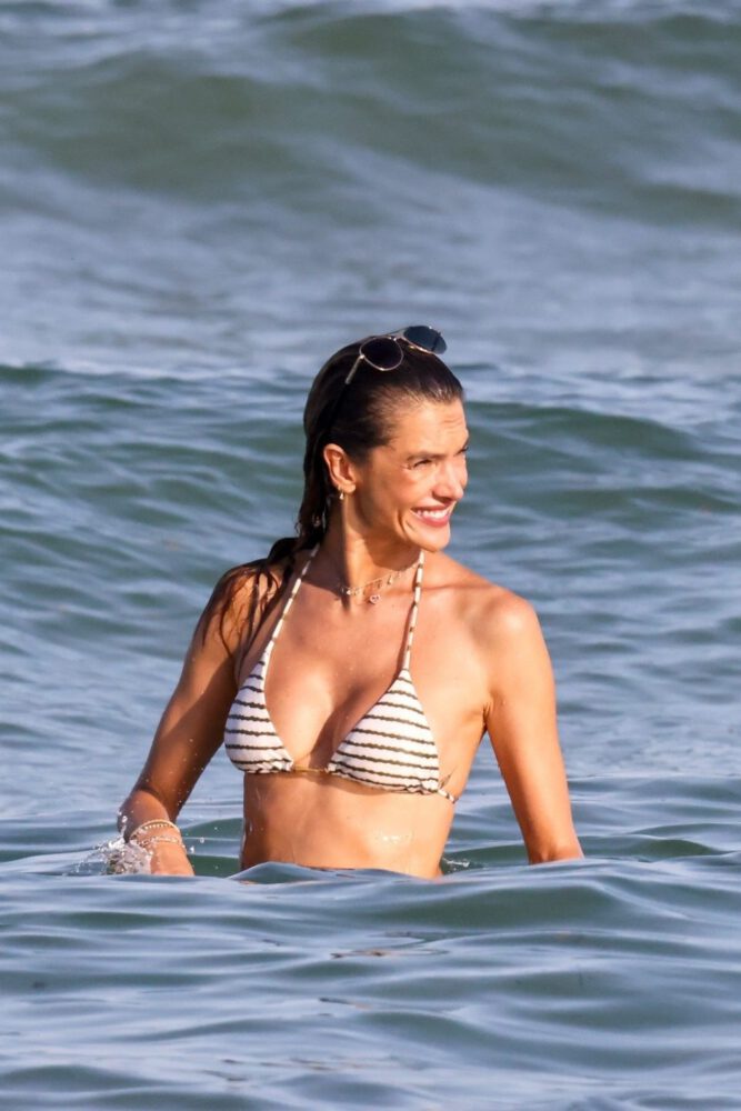 Alessandra Ambrosio Bikini Beach Miami Ass Breasts