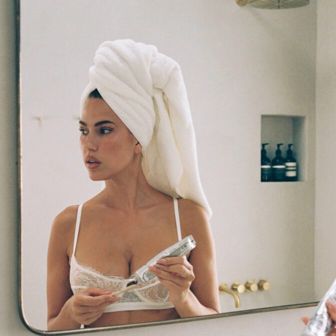 Kara Del Toro Lounge Lingerie Curves Hot