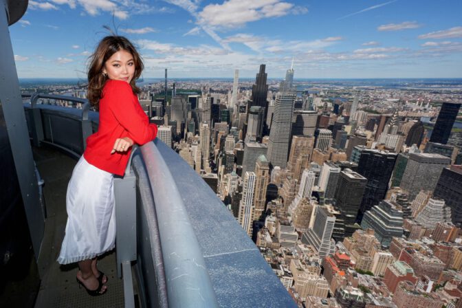 Momona Tamada Sexy Red Cardigan Midriff Empire State Building