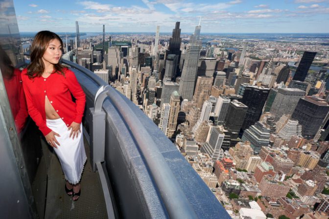 Momona Tamada Sexy Red Cardigan Midriff Empire State Building