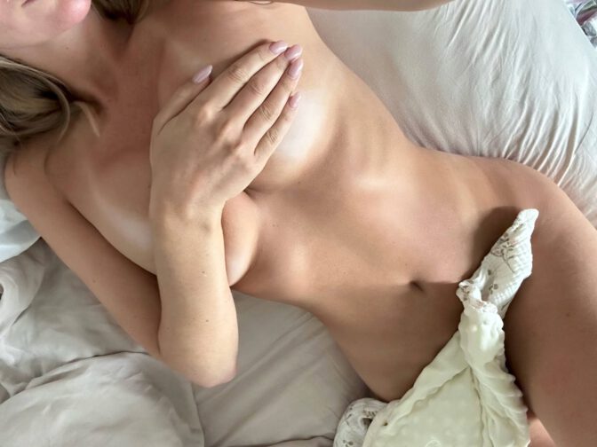 Paige Spiranac Nude Bed Selfie Massive Boobs Ass Tease