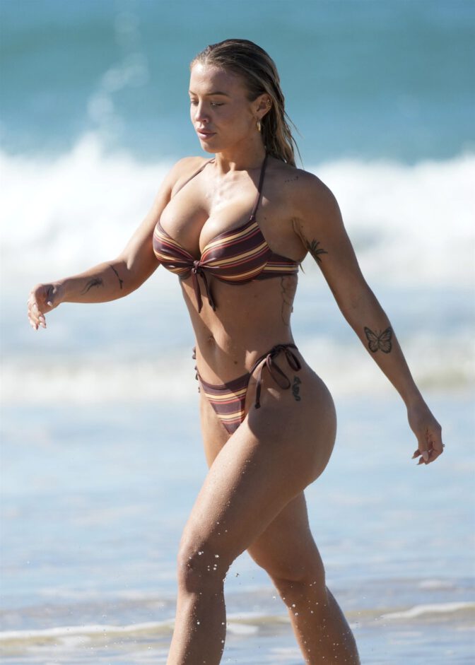 Tammy Hembrow Naked Thong Ass Beach Photos