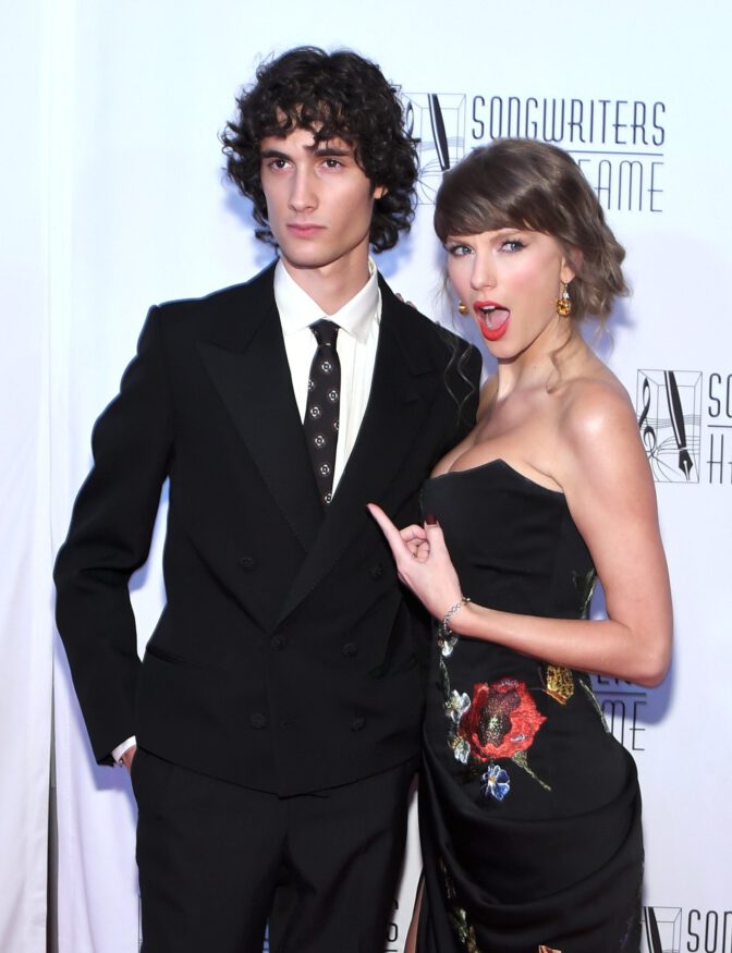 Taylor Swift Cleavage Legs Low Cut Slit Dress Hall Of Fame