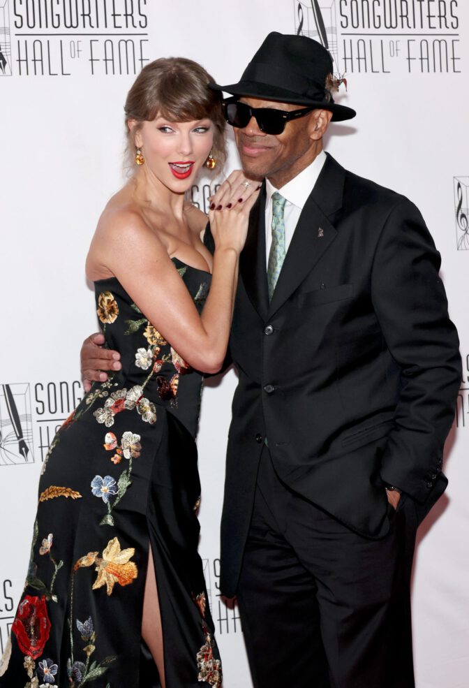 Taylor Swift Cleavage Legs Low Cut Slit Dress Hall Of Fame