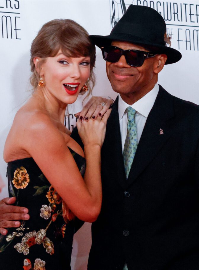 Taylor Swift Cleavage Legs Low Cut Slit Dress Hall Of Fame