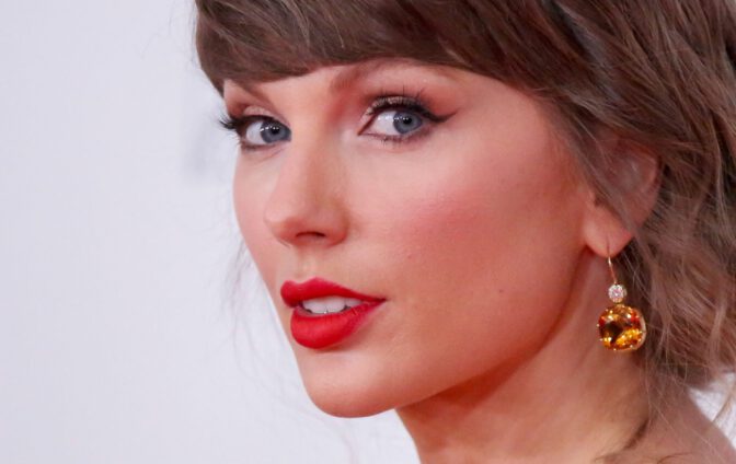 Taylor Swift Cleavage Legs Low Cut Slit Dress Hall Of Fame