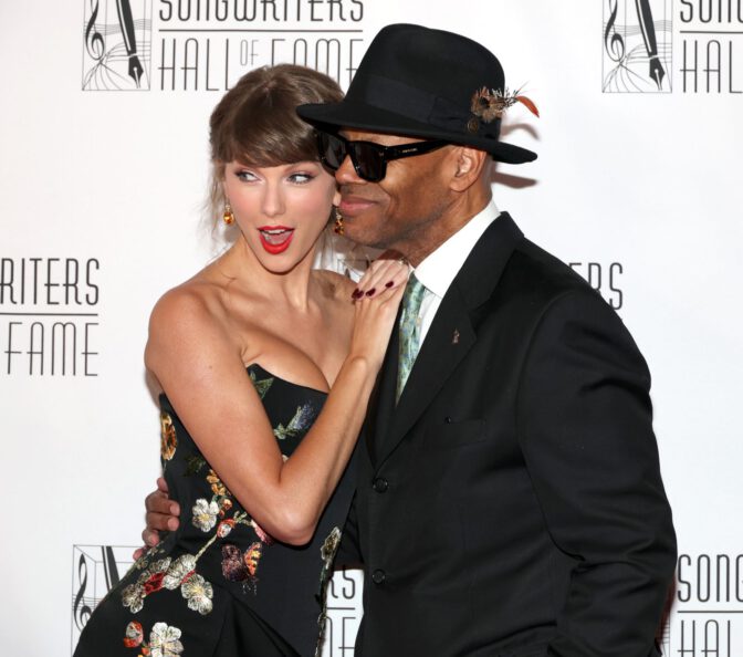 Taylor Swift Cleavage Legs Low Cut Slit Dress Hall Of Fame