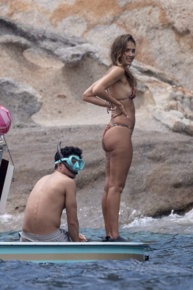 Jessica Alba Sexy Booty Wet Bikini Giglio Island Paparazzi