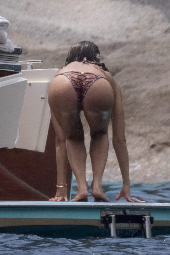 Jessica Alba Sexy Booty Wet Bikini Giglio Island Paparazzi