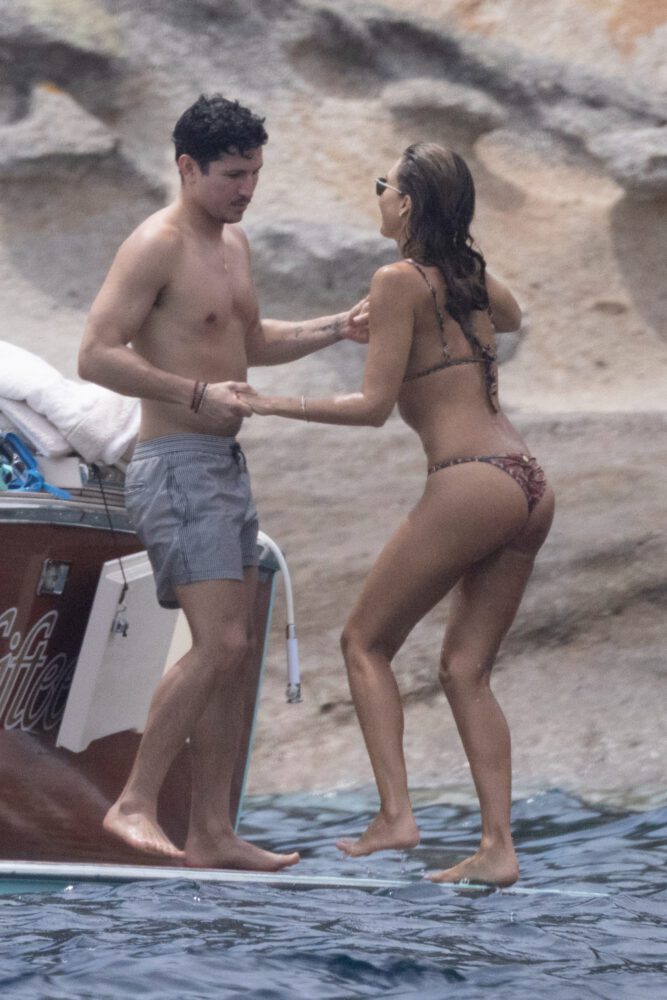 Jessica Alba Sexy Booty Wet Bikini Giglio Island Paparazzi