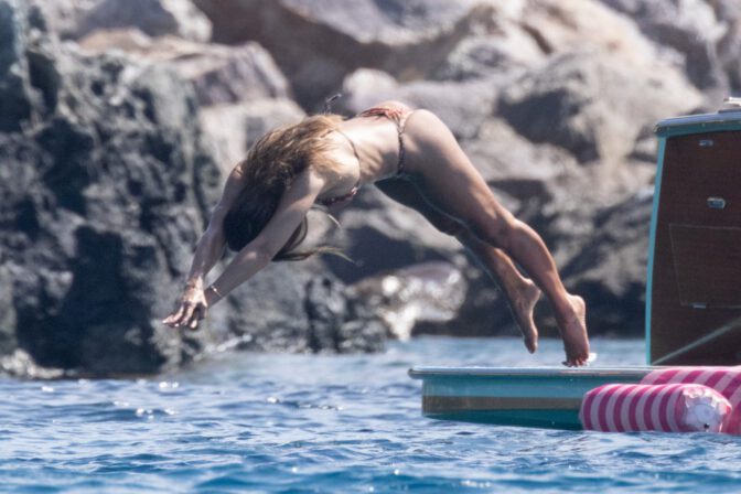 Jessica Alba Sexy Booty Wet Bikini Giglio Island Paparazzi