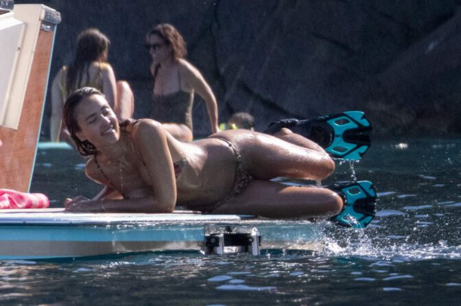Jessica Alba Sexy Booty Wet Bikini Giglio Island Paparazzi