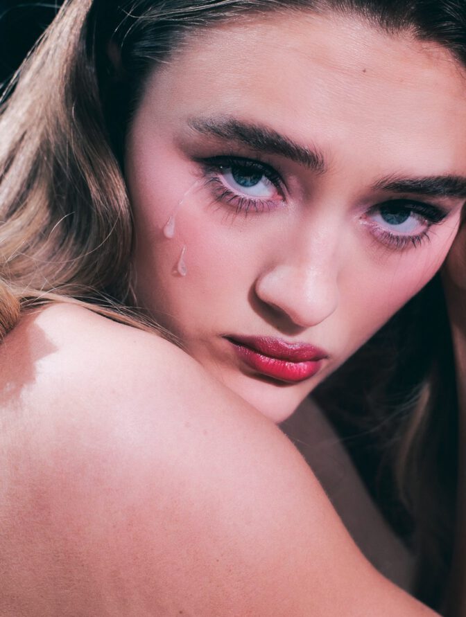 Lizzy Greene Sexy Legs Curves Polyester Magazine Shoot